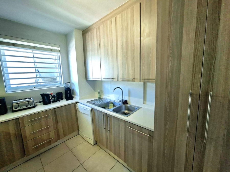 2 Bedroom Property for Sale in Sea Point Western Cape